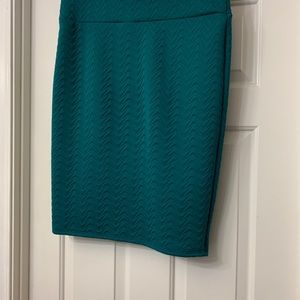 LuLaRoe Extra Large, teal green Cassie skirt, with a quilted look. Super cute!